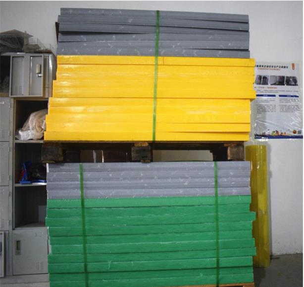 High Hardness Plastic Colorful Pom Panel